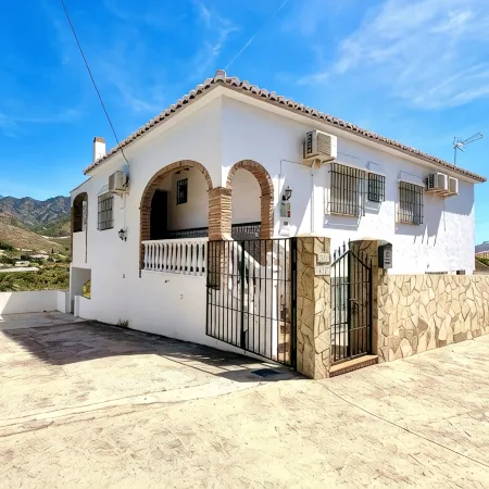VILLA NURIA WITH PRIVATE POOL,2 KM TO DE BEACH. AC / WIFI / ALARM / PARKING