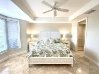 A few steps from the door and you're on Grace Bay Beach! - Badekar