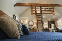 Cabin D by the Pond - King bed - Swimming Pool