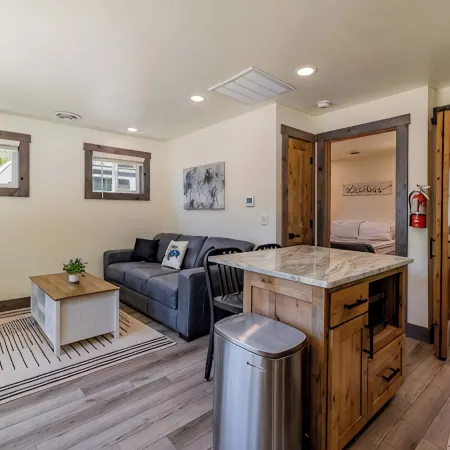 Beautiful NEW 1-bed, 1-bath right in downtown Cody! Sleeps up to 4.