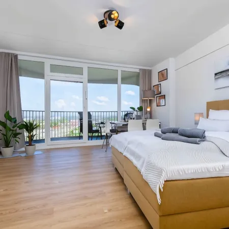 Primero Top-Apartment I 35qm Balcony Great View 22fl. I Center Kongress