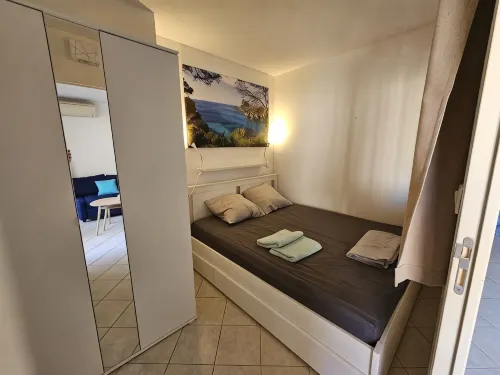 Très Beau T2 Neuf, Calme, Terrasse, au Cœur de Sanary + box Fermé en Sous-sol - Homestays