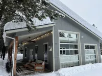 McCall Art House-5 minutes from Lake on 1.6+acres- Art/Hot Tub/Foosball/Arcades - 4-Star