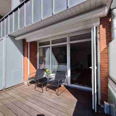 Modern city apartment with balcony and private parking space in a quiet location Others
