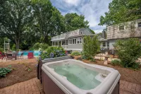 "Lakeshore Landing"- Next to Lake Norman, Pool, Game Room, Pickleball, Putt Putt -  Ferienhäuser