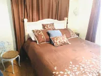 10th St. Bungalow Downtown, Bandera, TX. - 3-Star