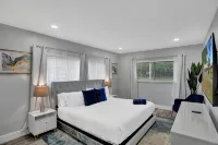 LUX 6BR 4Bath Htd Pool & Jacuzzi Mini Golf G-Room - Wifi