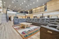Spacious 8-bedroom house with WiFi, AC, Hot Tub South of Lead -  Privatzimmer
