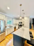 Modern House in Clifton Gaslight - 3 BR 3BA with Walkable Shops and Restaurants - Bungalows
