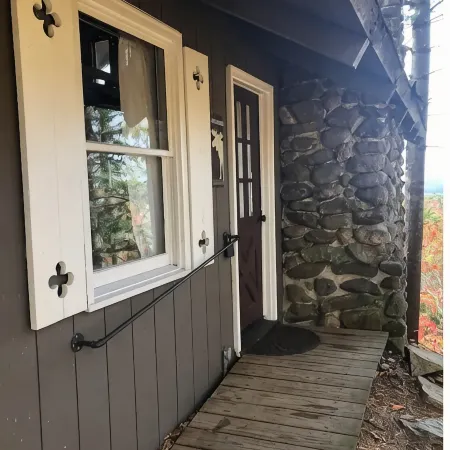 Amazing Lake & Mountain views Gunstock Ski Chalet.