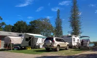 NRMA ブルー ドルフィン ヤンバ ホリデーリゾート - 駐車場