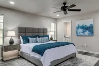 This 3 Bedroom Cozy Home Sleeps 10 and is Convenient to Shopping and Restaurants - 3-Star