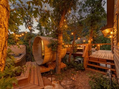 Modern Cabin with Canyon Views with Patio, Sauna Hot Tub, Wifi, AC & Fireplace