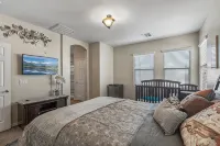 Spacious 4-bedroom house in delightful Surprise with WiFi, AC close to downtown - 4 tähden