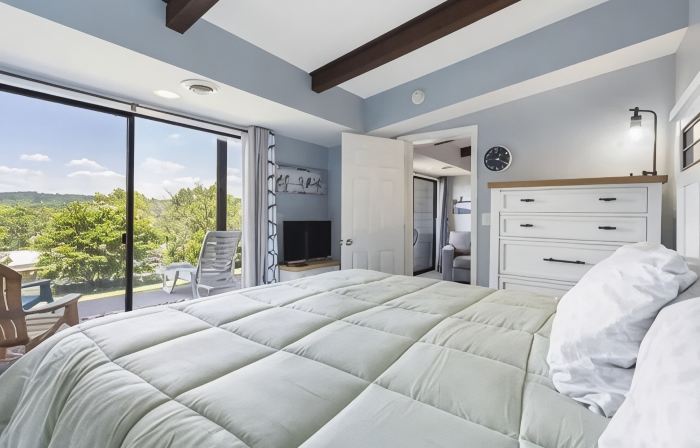 Sunset Retreat at Kimberling City - pet friendly, ground floor condo, lake view