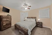 3 Bed Family Getaway- Hot Tub-Fire Pit-Pool Table No Pet Fees