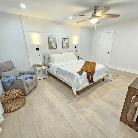 Huge 6-bedroom house with WiFi, fitness, Games and Comfort in Great Lake