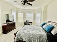 The Victorian-2 Min Walk to Historic Downtown McKinney + Game Room - 3-Sterne