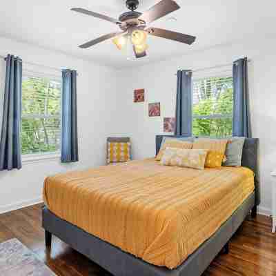 Pet Friendly Charming Craftsmen w/ Fenced Yard & Firepit. Near Sgmc & Vsu & Eats Rooms
