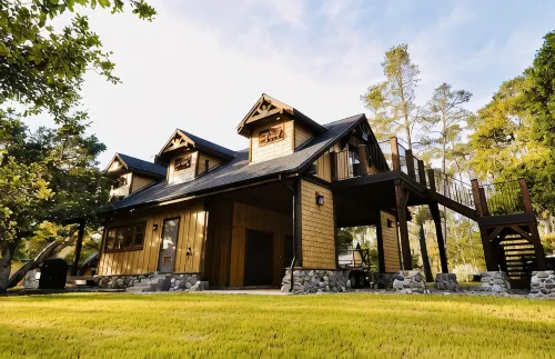 Lovely Cottage just above Moonstone Beach in the Pines and Oak Trees. - บูติค