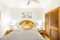 BRAND NEW AC | Ground Floor 1 Bdrm | Peekaboo Ocean View | Pool | 5 Min to Beach - مسبح