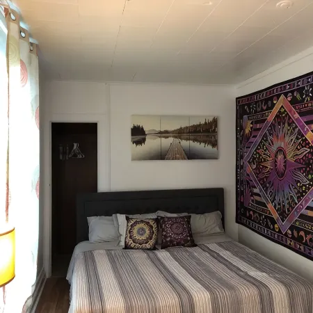 Modern-Bohemian quarters - King Bed-Washer/Dryer