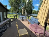 River Living - One Story - 2 bd/2ba - On the River - 2Blks to Main St - VIEWS - 3-Star