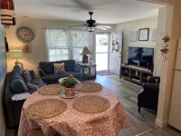 Beautiful corner property with cozy beach vibe. - 주방