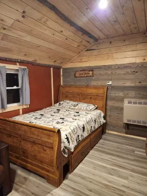 Adirondack Cabin Retreat On West Branch of the Oswegatchie River! - シャレー