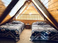Mountain cabin with trail access and optional heated shop - Chalets