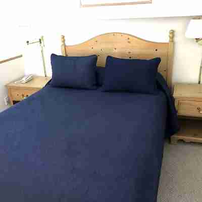 Montauk Manor -1 BR 925 sq. ft. loft in resort overlooking Block Island Sound Rooms