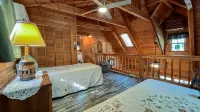 Spend Labor Day at Happy’s Hideaway- Fiber Wifi and Hot Tub - Callaway Gardens - Balkoner