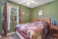 Quaint Year Round Cabin with Access to Lake Minnewawa - Chalets