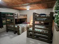 Rustic Cabin Hyde-A-Way - Chalets