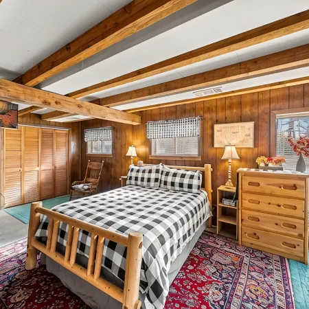 Log Cabin, Utk/Neyland, Smokies, 16Acres, FP, HotTub, Sauna, Fishing, Golf, Pets