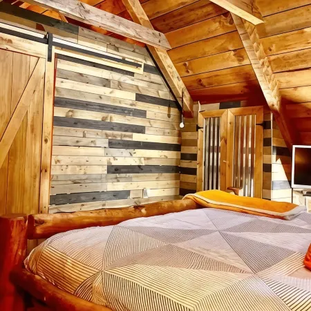 Smoky Mountain Cabin With Private Deck Hot Tub Close to National Park