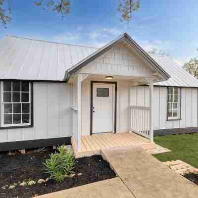 Charming Getaway in Comfort, TX - Relax, Recharge, Explore - Texas Wine Country Hotel Exterior