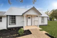 Charming Getaway in Comfort, TX - Relax, Recharge, Explore - Texas Wine Country - 4 étoiles
