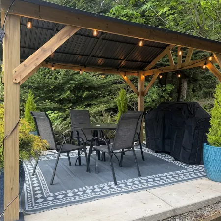 Modern studio with hot tub and patio access