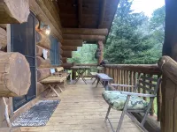 Handcrafted Riverfront Cabin on 10 acres - 3성급