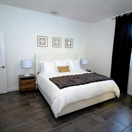 BaeCation Dania! Near Fort Lauderdale Airport, Beach & Casino!Pool & Jacuzzi!