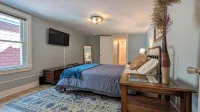 Centrally Located ~ Off-Street Parking ~ Walkable ~ Spacious ~ Historic - Wifi