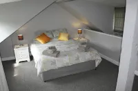 Pond View Cottage with Beautiful Views - Dog Friendly (Cosy and Tranquil) - Wifi