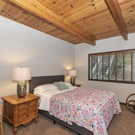Cozy Escape- Walking Distance to Village!