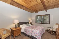 Cozy Escape- Walking Distance to Village! - شاليه