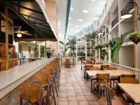 Quality Inn Oceanfront Hotel dekat Bar Seacrets