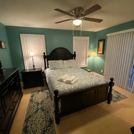 3Br 3BA Cabin, with Hot Tub, 3 Pools, Boat Ramp with Dock 1 Mile Away. for Sale!