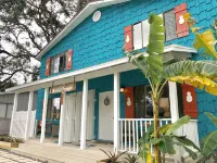 Perfect Summer backyard, Steps to Beach, Bikes, boogie-board, bunk beds, Grill - 2-Sterne