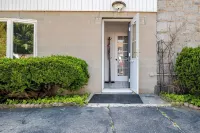 Beautiful 1 Bedroom, 1 Bathroom in Medford with WiFi and AC - Apartments
