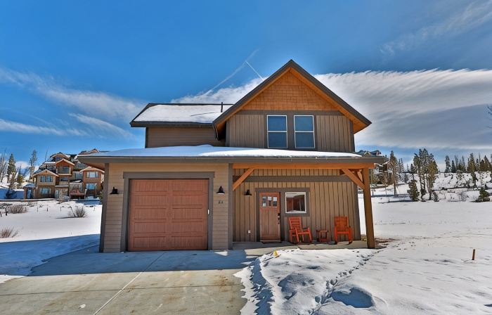 Have Fun/Relax in a Gorgeous Mountain Home, Well Equipped, Great Location
